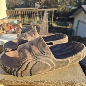 Adidas Adilette 22 Slides in the "Clay Strata/Earth Strata" SIZE 11 Mens